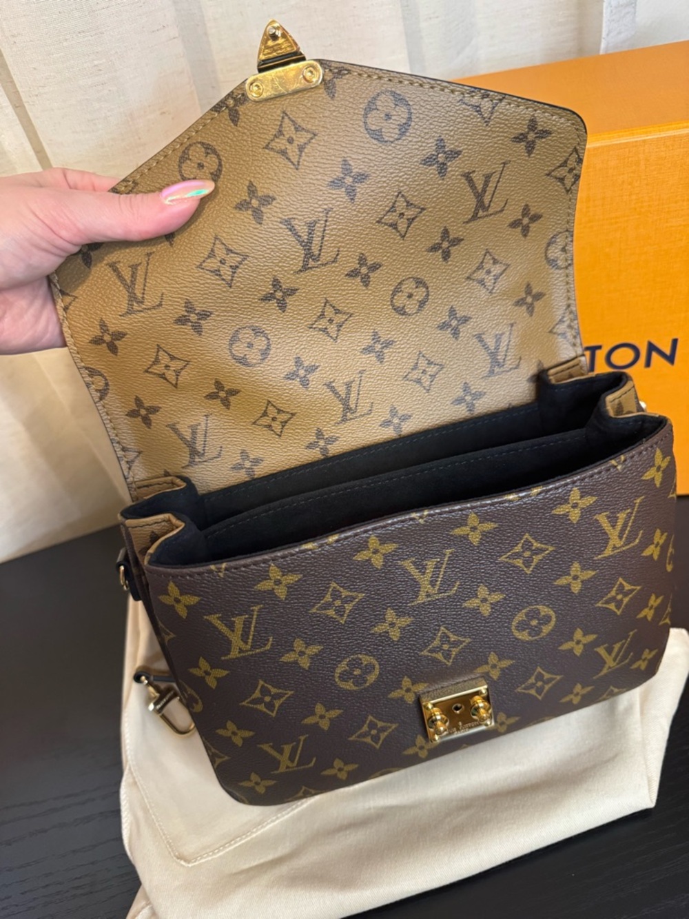 Louis Vuitton Pochette Metis in reverse monogram Crossbody bag - Picture 12 of 15